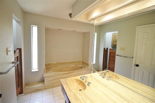 Building Photo - 1123 Wellington Dr