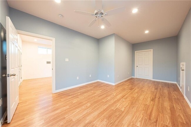 Building Photo - 3210 R O Dr