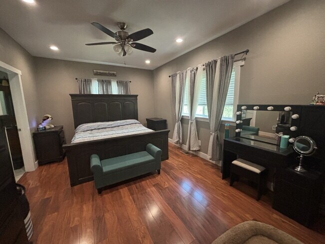 Building Photo - Spacious 2,048sf 3-bed home on acreage in Garden Valley!