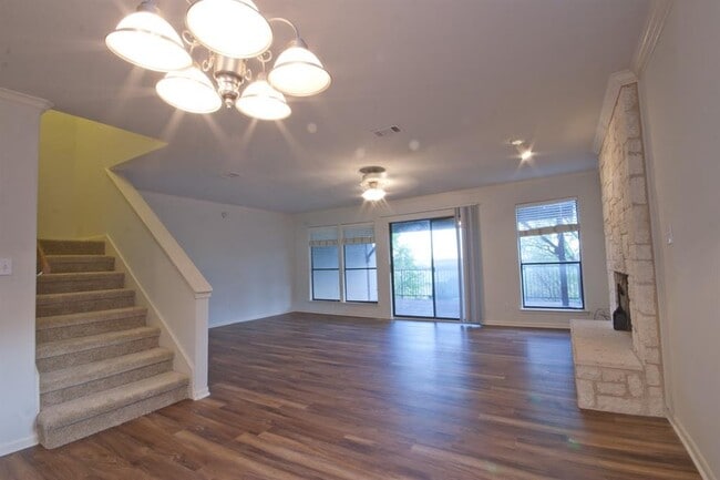 Building Photo - 1922 Holly Hill Dr