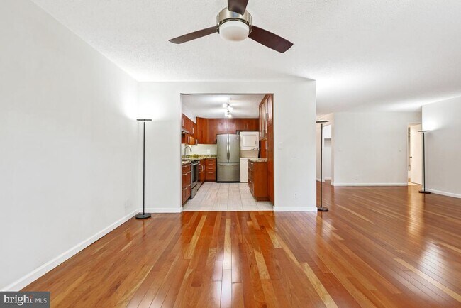 Building Photo - 5904 Mt Eagle Dr