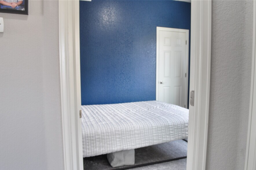 Building Photo - 2500 Heather Ln