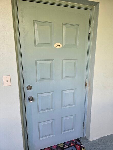 Building Photo - 933 Cypress Grove Dr