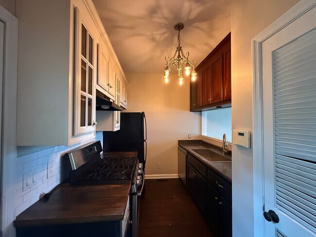 Building Photo - Quaint East Nashville Townhome