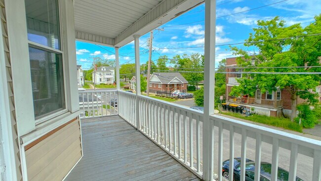 Building Photo - 544 Hudson Ave