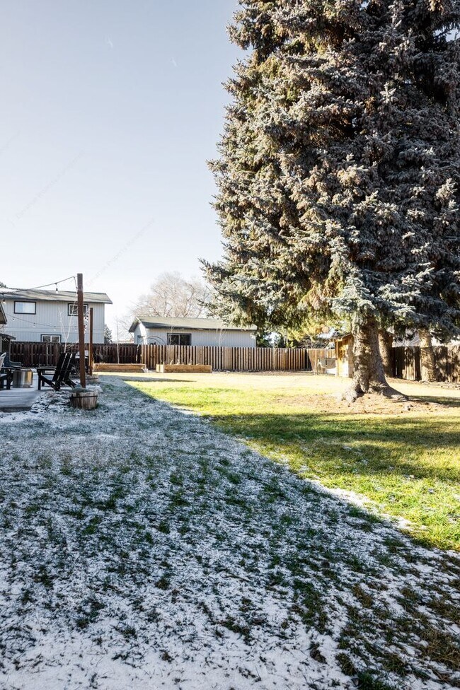 Building Photo - Ranch Style Northeast Bend 3 BR - 2 BA