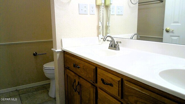 Building Photo - 901 Las Aves Pl