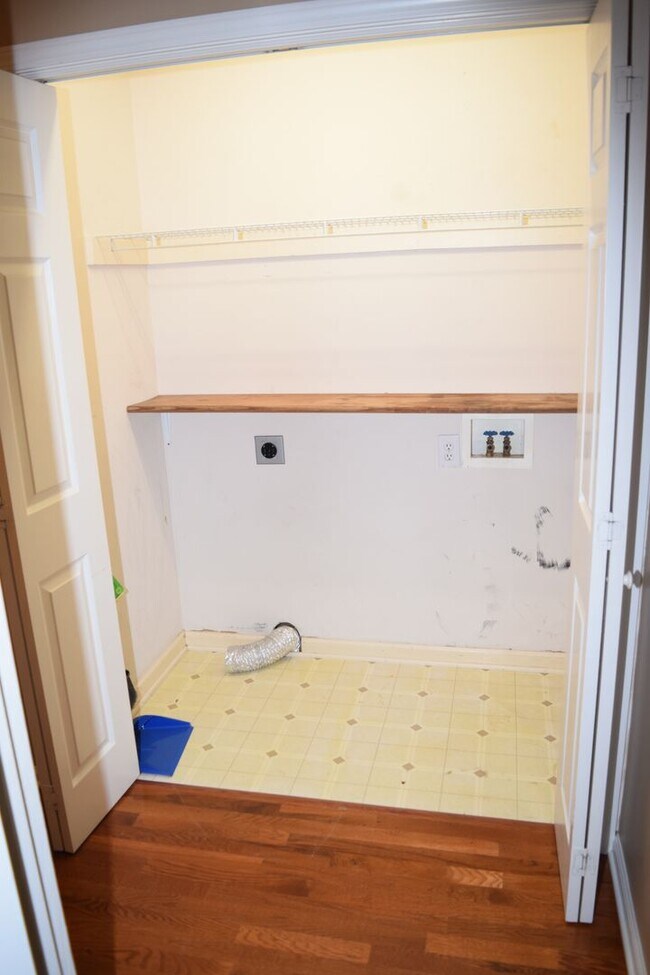 Building Photo - Spacious 3-Bedroom, 3-Bath Home with Bonus Room in a Quiet Neighborhood! NO PETS