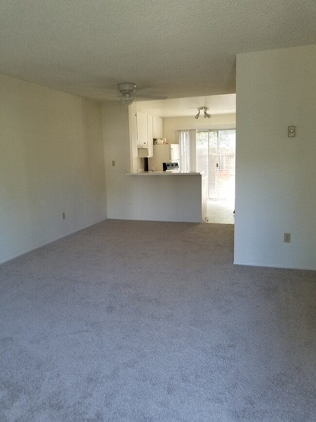 Building Photo - San Carlos (next to Mission Trails) 2 bed 1 bath Townhouse with Patio, Pool