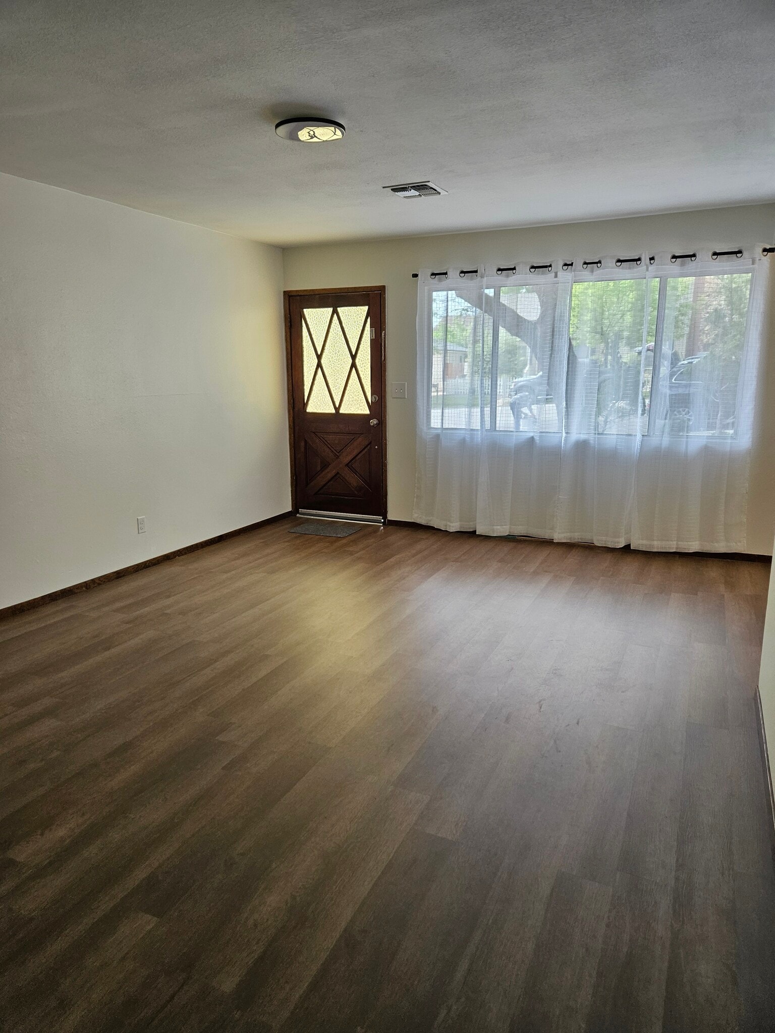 Building Photo - 405 7th St