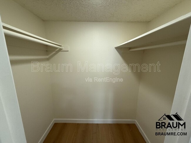 Building Photo - 5461 Kester Ave