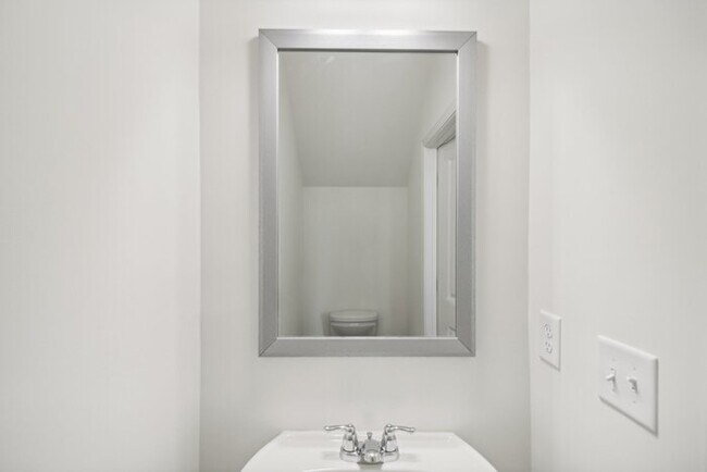 Building Photo - Fantastic 3bd/2ba home! Let yourself in!