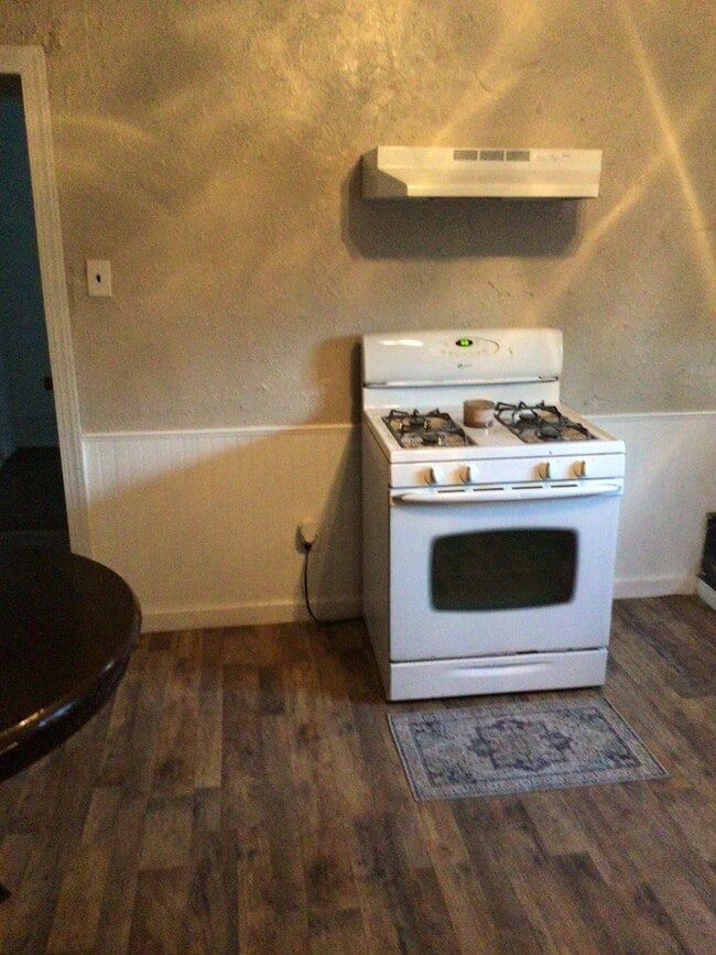 Building Photo - 520-522 Woodvale Ave