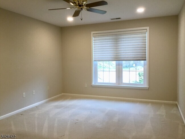 Building Photo - 2112 Clinton Ln