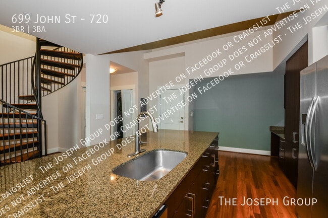 Building Photo - 699 John St