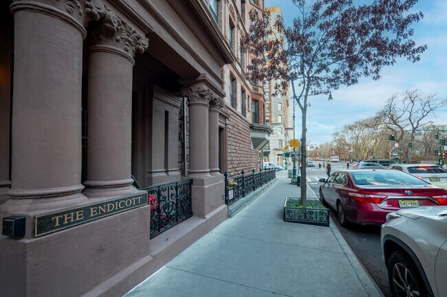 Building Photo - 101 W 81st St