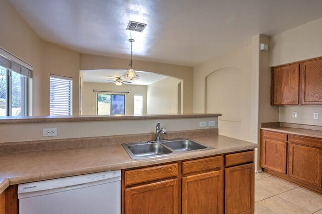 Building Photo - Located in beautiful Rancho Sahuarita!!!!!!!!!!!!