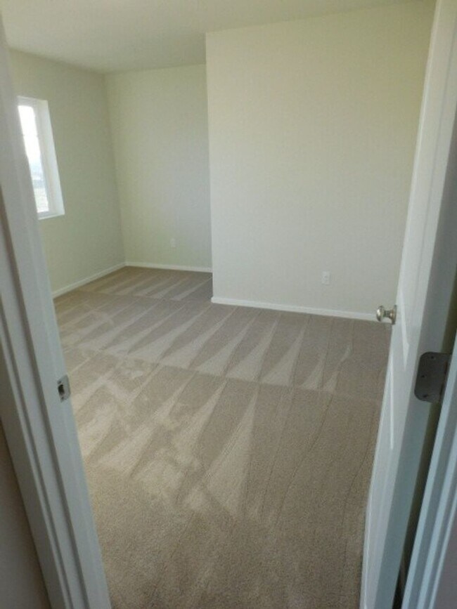 Building Photo - 4Bd/2.5 Ba Two Story Home - Available Soon!