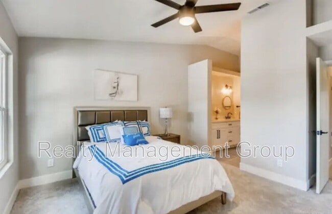 Building Photo - 13801 Pinkard Way