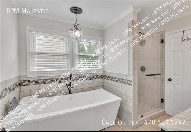 Building Photo - 6960 Whispering Oaks Ct