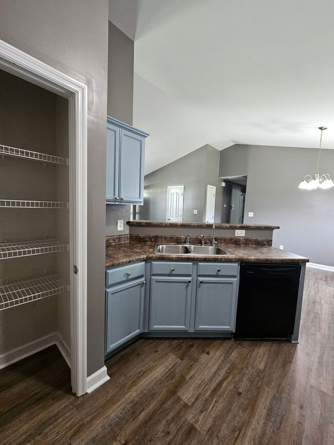 Building Photo - 3 Bed, 2 Bath Home In Woodbury Farm!