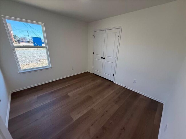 Building Photo - 209 Liam Dr