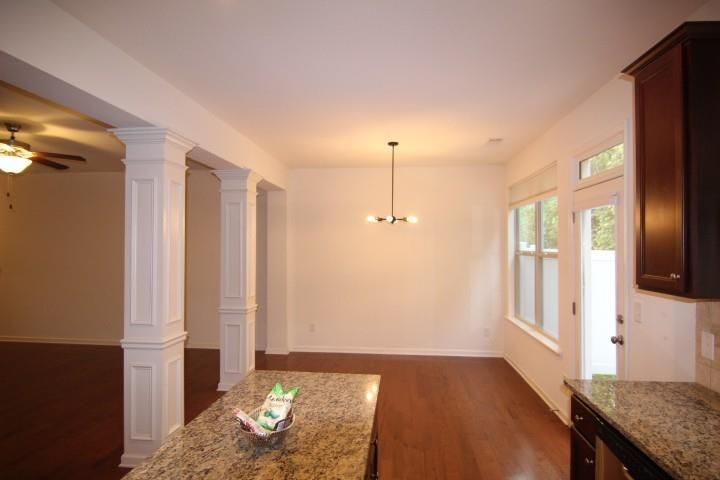 Building Photo - 5850 Vinyard Ln