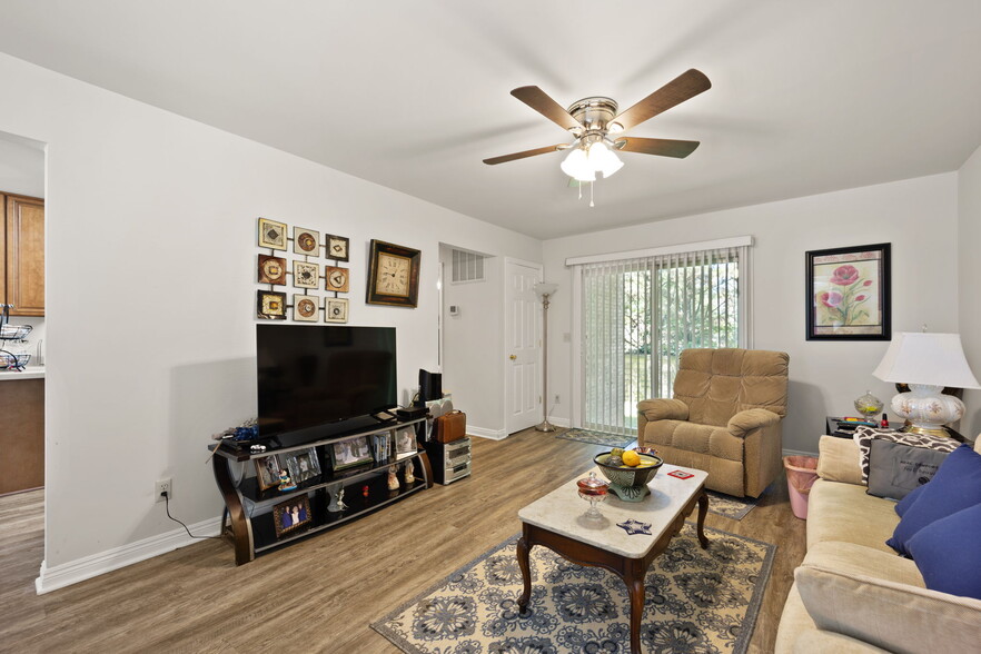 Building Photo - 22 Roks Pl