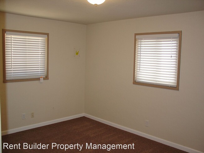 Building Photo - 9801 Snow Heights Blvd NE