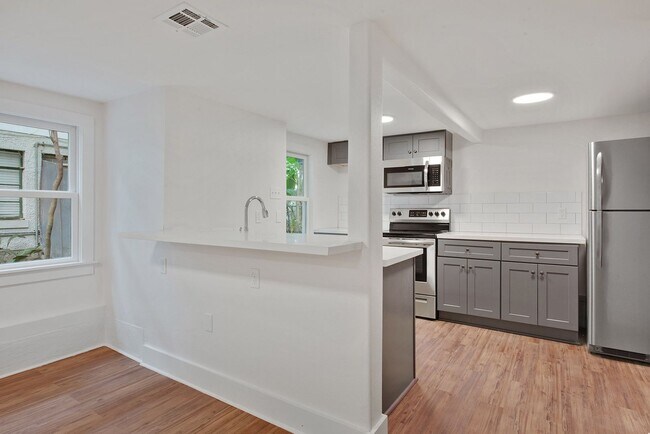 Building Photo - 2210 Nashville Ave
