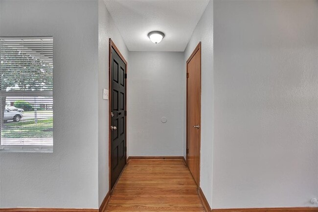 Building Photo - 6961 Peyton St