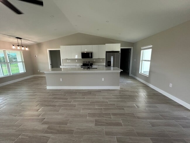 Building Photo - 2106 Nelson Rd N