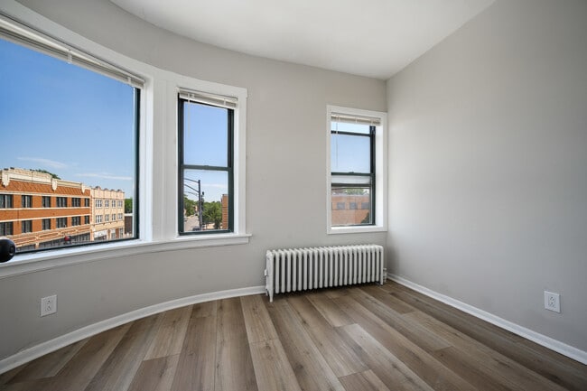 Building Photo - 1206 W 83rd St