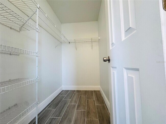 Building Photo - 2405 Queenswood Cir