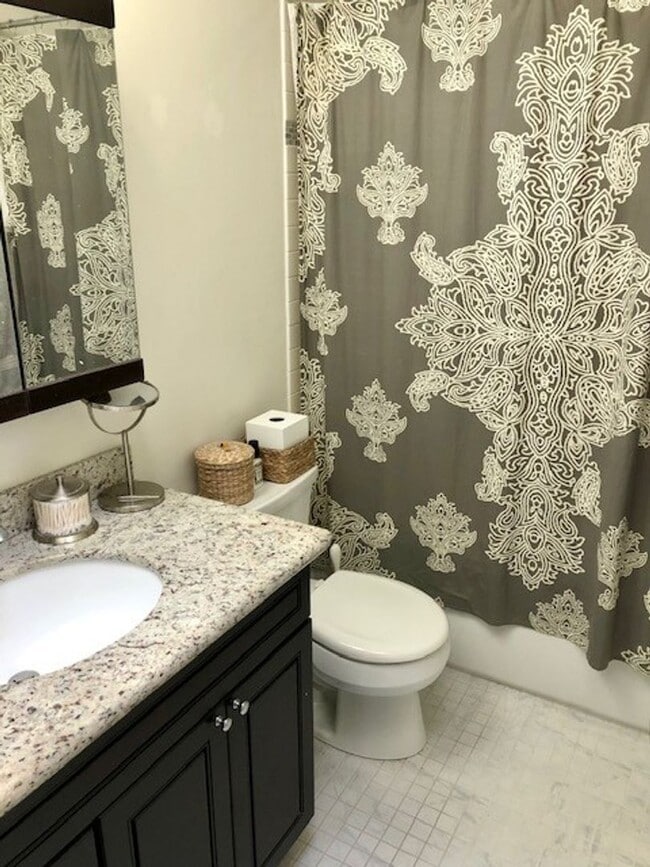 Building Photo - HASHASH BALLARD DUPLEX