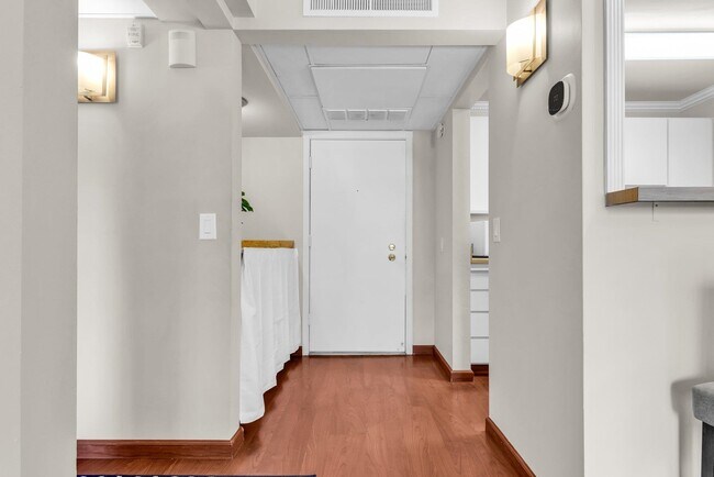 Building Photo - 470 N Civic Dr