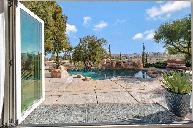 Building Photo - 904 Pont Chartrain Dr