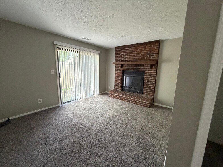 Building Photo - 9165 Cinnebar Dr