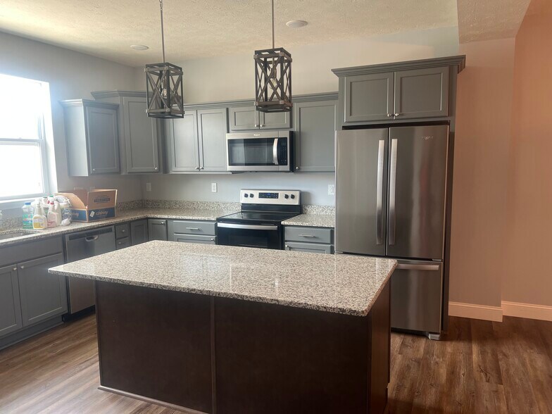 Building Photo - 2028 Mountain Ash Ln