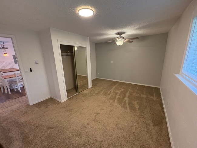 Bedroom 1 - 910 N Laventure Rd