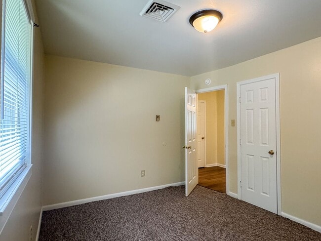 Building Photo - 708 Crestline Blvd