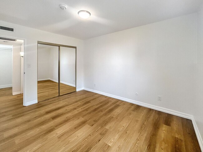 Building Photo - $0 DEPOSIT OPTION!!! CHARMING GARDEN-LEVEL...