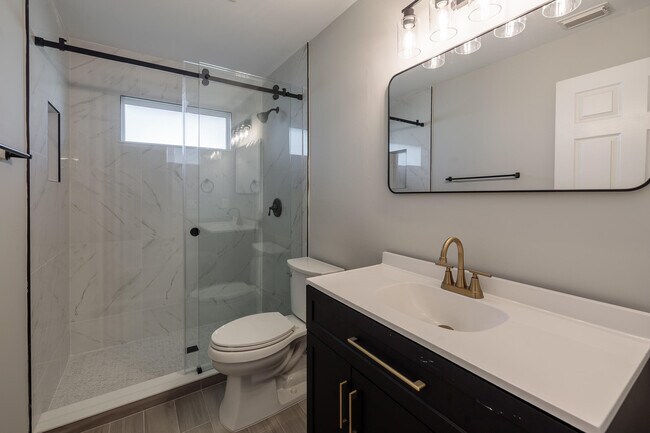 Building Photo - 842 SE Streamlet Ave