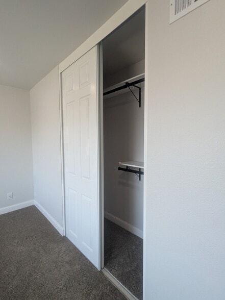 Building Photo - 1301 Iguana Cir