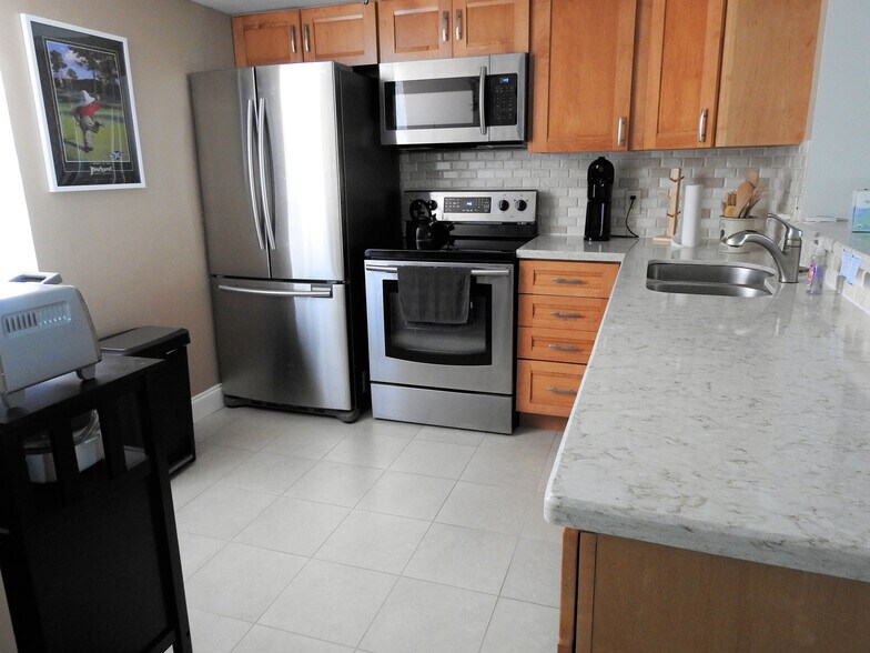 Building Photo - 2620 Cove Cay Dr
