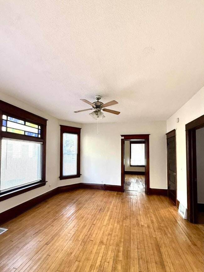 Building Photo - 585 Case Ave