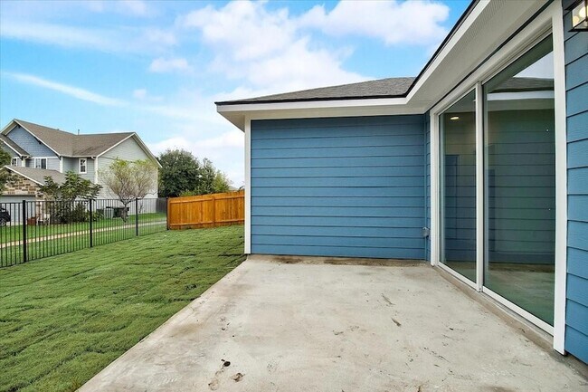 Building Photo - 117 Lacey Oak Lp
