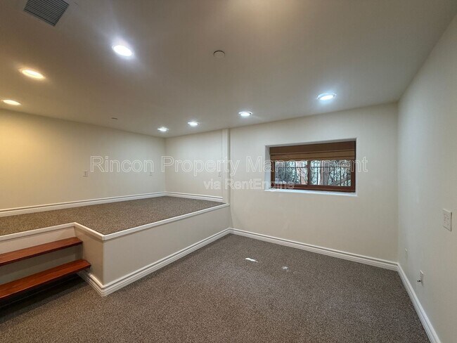 Building Photo - 2166 Palomar Ave