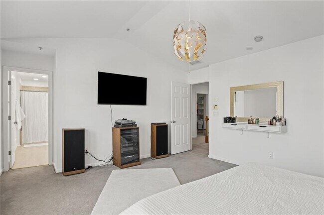 Building Photo - 266 Balaban Cir