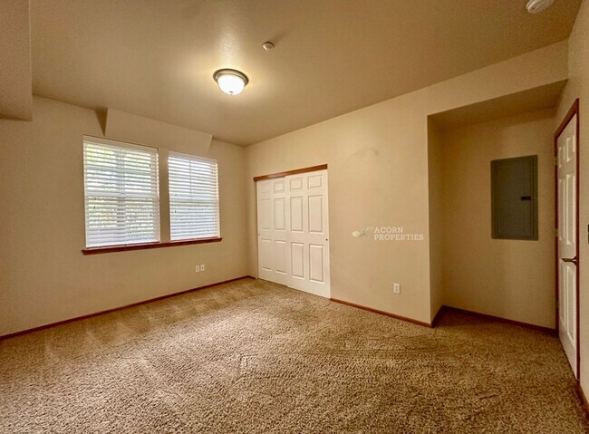 Building Photo - 1850 SW Scenic Heights St